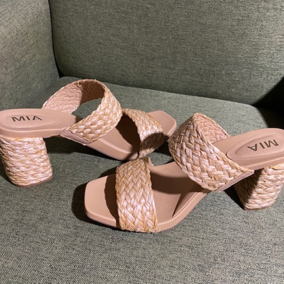Raffia sandals - Picture 1 of 4
